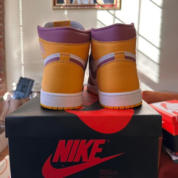 Jordan 1 Retro High OG Brotherhood - Picture 3 of 8